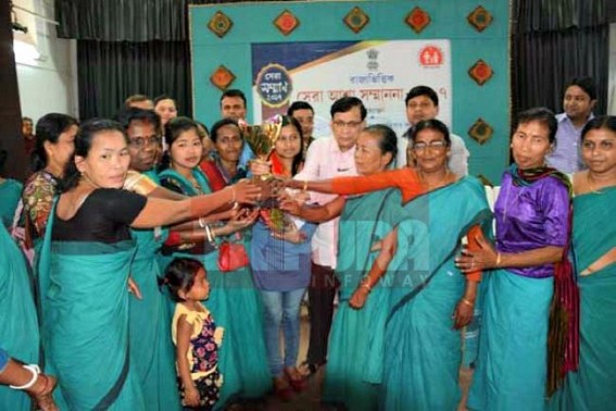 Women Empowerment : ASHA women awarded Women Empowerment : ASHA women awarded